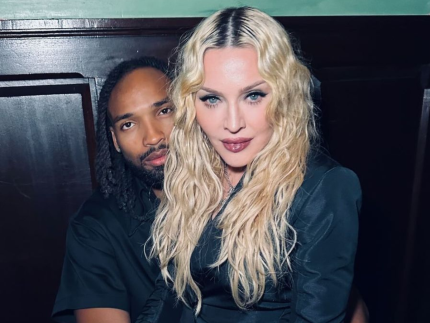 Após boatos de término, Madonna posta foto com namorado de 28 anos 31 Após boatos de término, Madonna posta foto com namorado de 28 anos