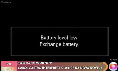 Bateria de camera acaba ao vivo e interrompe o programa