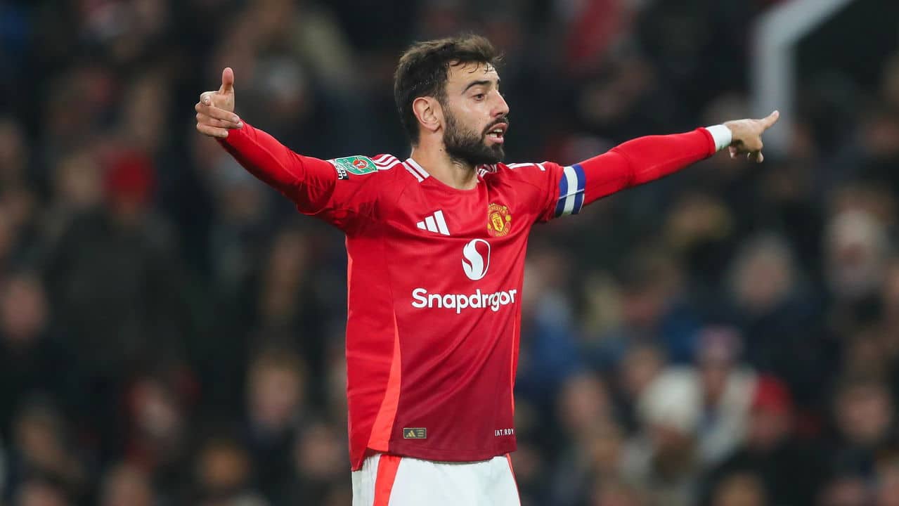Bruno Fernandes: "É mais fácil trocar o técnico do que 15 jogadores" e defende Erik ten Hag 31 Bruno Fernandes E mais facil trocar o tecnico do que