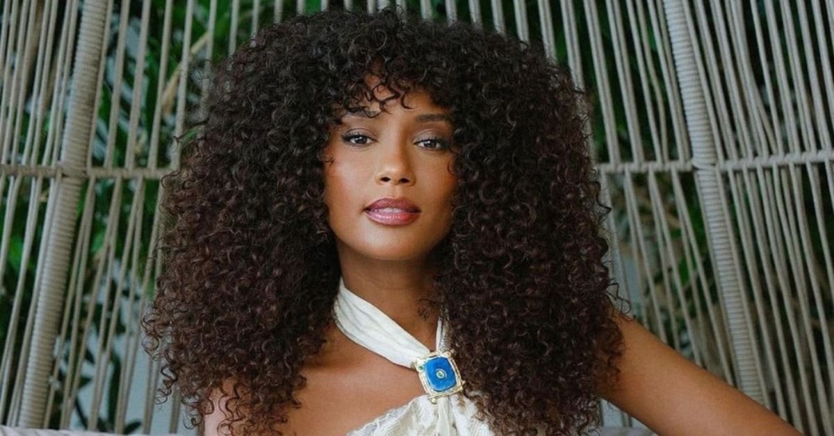 Churrasco e amigos Tais Araujo celebra a chegada dos 46