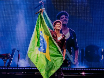 De mototáxi a RG gigante: como foi a passagem de Bruno Mars pelo Brasil 31 De mototáxi a RG gigante: como foi a passagem de Bruno Mars pelo Brasil