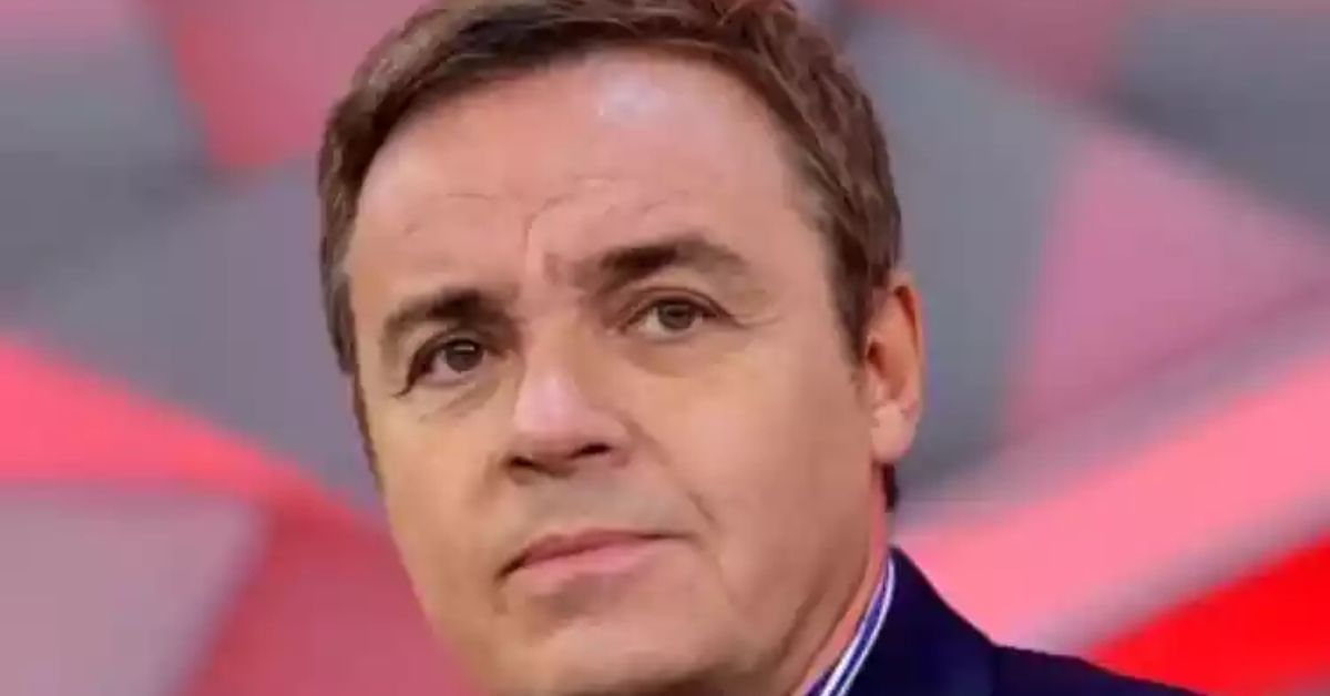 'Ele olhou no relógio e falou...' 31 Ele olhou no relogio e falou