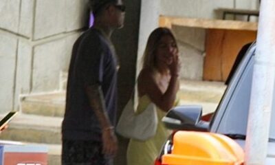 MC Cabelinho é flagrado com loira misteriosa em restaurante