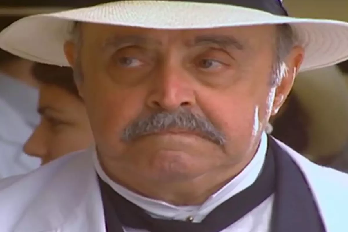 Na ‘geladeira’ da Globo, Mauro Mendonça reaparece de cadeira de rodas e bengala; motivo é revelado 33 Na ‘geladeira da Globo Mauro Mendonca reaparece de cadeira de