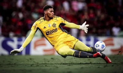 Para o Flamengo o Corinthians ainda nao garantiu Hugo Souza.webp