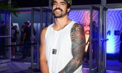 Que papelão! Caio Castro é flagrado comprando tênis falsificado na China