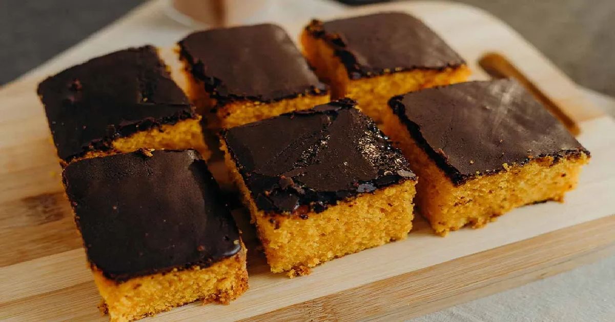 Receita de bolo de cenoura delicioso com cobertura de chocolate