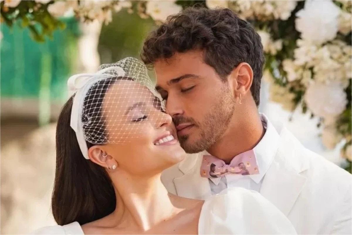 Vídeo: de joelhos, ator pede Larissa Manoela em casamento novamente 37 Video de joelhos ator pede Larissa Manoela em casamento novamente