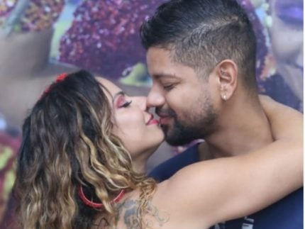 Viviane Araújo resgata foto do primeiro beijo com o marido e se declara: “Tive a certeza” 31 Viviane Araújo resgata foto do primeiro beijo com o marido e se declara: “Tive a certeza”
