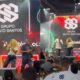 Acabo com tudo Cariucha se joga no funk na confraternizacao