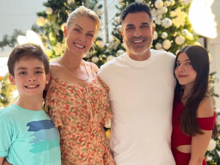 Ana Hickmann e Edu Guedes celebram 1° Natal como noivos e em família 31 Ana Hickmann e Edu Guedes celebram 1° Natal como noivos