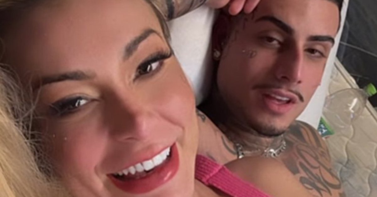 Andressa Urach filma o namorado lavando sua roupa íntima e brinca com a cena 31 Andressa Urach filma o namorado lavando sua roupa intima e