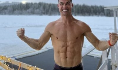 Cristiano Ronaldo entra em piscina congelante so de cueca e