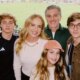 Foto mostra filho de Luciano Huck e Angelica em momento