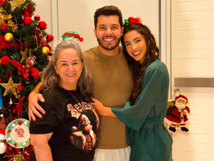 Gabriela Versiani escolhe verde para o Natal e brinca: “O que engravida é tirar a roupa” 31 Gabriela Versiani escolhe verde para o Natal e brinca O