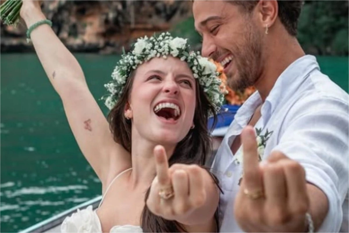 Fotos inéditas do casamento de Larissa Manoela e André Luiz Frambach são divulgadas e emocionam fãs 31 Larissa Manoela se casa pela 3a vez e vira piada