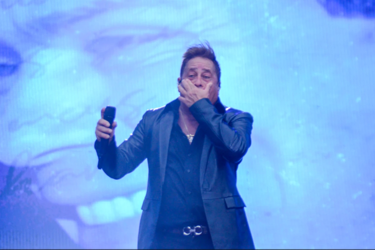 Leonardo se emociona com homenagem a Leandro durante show em SP e vai às lágrimas 33 Leonardo se emociona com homenagem a Leandro durante show em