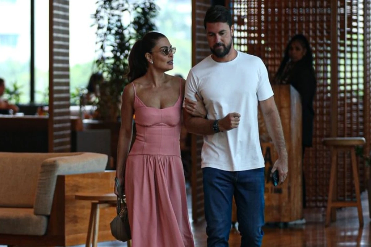 Nada de timidez foto mostra Juliana Paes e seu marido