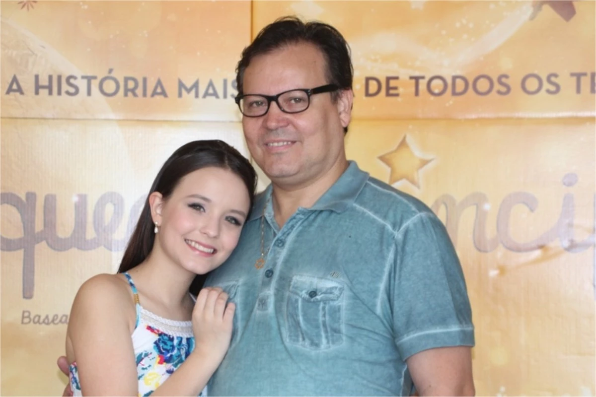 Pai de Larissa Manoela desabafa sobre ‘desânimo profundo’ em meio a notícias do casamento da filha 31 Pai de Larissa Manoela desabafa sobre ‘desanimo profundo em meio