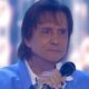 Roberto Carlos se irrita com o que ve durante show
