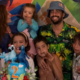 Scooby reune filhos para celebrarem 2 anos da cacula que