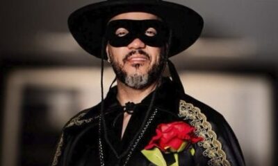 Vestido de Zorro, Belo curte festa temática em cruzeiro: “Lutando por amor”