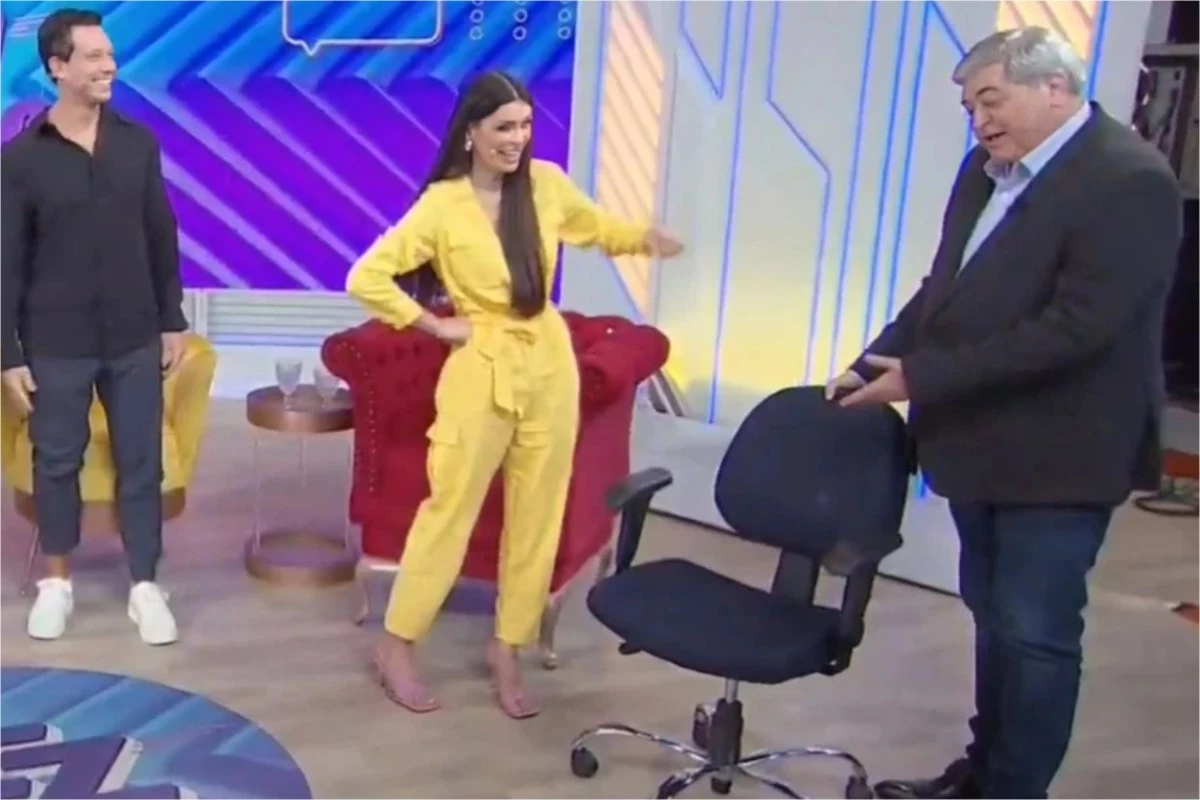 Vídeo: Datena invade o Fofocalizando com cadeira e deixa apresentadores assustados 31 Video Datena invade o Fofocalizando com cadeira e deixa apresentadores