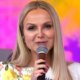 Video – Eliana lembra perda do pai ao vivo e