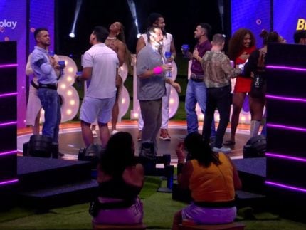 Muito beijo, choro e papo sobre jogo! Confira tudo que rolou após o “Show de Quarta” 31 1738229979 Muito beijo choro e papo sobre jogo Confira tudo que
