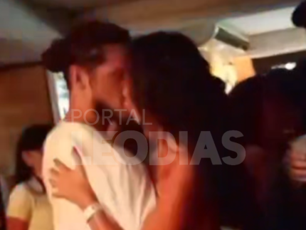 Amigos dão beijo na boca, Alane? Veja o flagra da ex-BBB com Loreto 31 Amigos dao beijo na boca Alane Veja o flagra da
