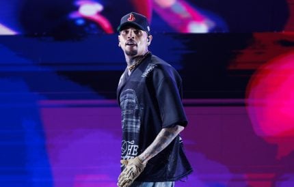 Chris Brown acusa Warner de sensacionalismo e pede R$ 2,9 bilhões na Justiça 31 Chris Brown acusa Warner de sensacionalismo e pede R 29
