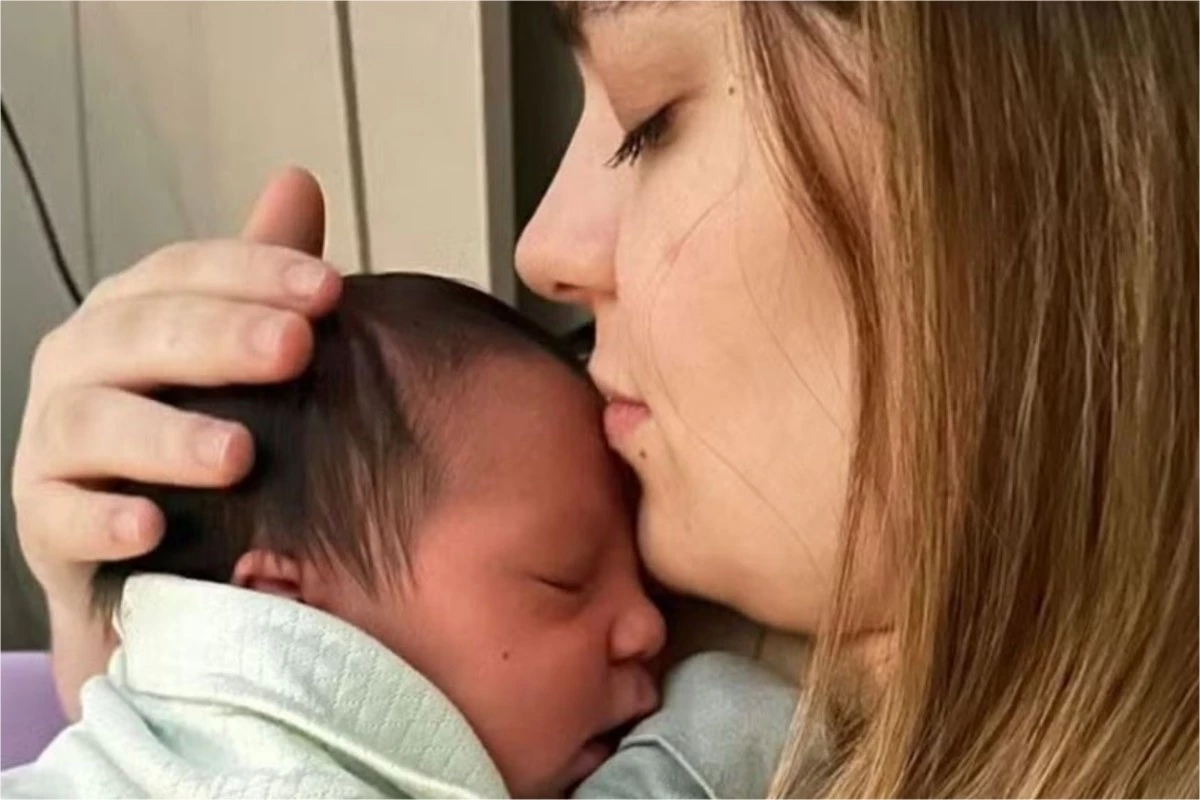 Com apenas 2 meses de vida, filho de Eliezer e Viih Tube passará por cirurgia e motivo vem à tona 31 Com apenas 2 meses de vida filho de Eliezer e