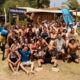 Curticao com responsabilidade famosos participam de limpeza de praia em