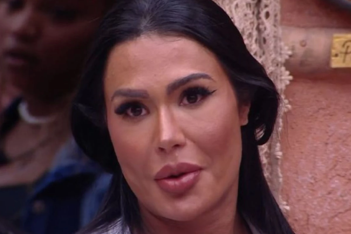 Ex-atriz da Globo revela que foi roubada em programa, e site aponta Gracyanne Barbosa como acusada do suposto crime 31 Ex atriz da Globo revela que foi roubada em programa e