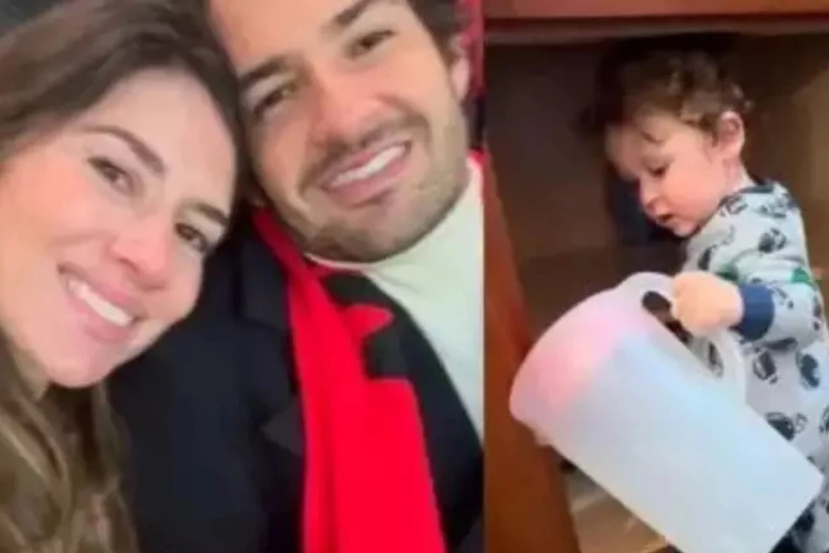 Filho de Rebeca Abravanel e Alexandre Pato encanta web com travessura na cozinha: ‘Tudo tranquilo’ 31 Filho de Rebeca Abravanel e Alexandre Pato encanta web com