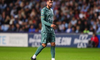 Imagem forte jogador do Tottenham desmaia em campo e sai