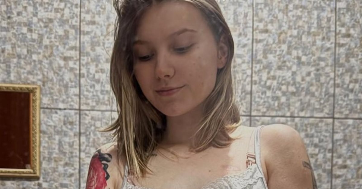Isabel Veloso mostra cicatriz da cesárea ao expor a barriga: '15 dias pós-parto' 31 Isabel Veloso mostra cicatriz da cesarea ao expor a barriga