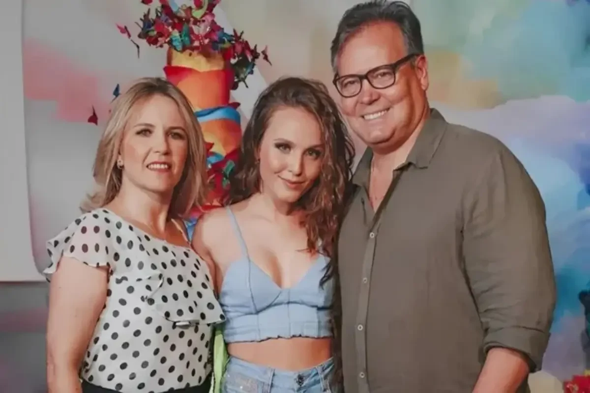 Larissa Manoela, presa em um contrato vitalício desde seus 11 anos, entra na Justiça contra gravadora 31 Larissa Manoela presa em um contrato vitalicio desde seus 11