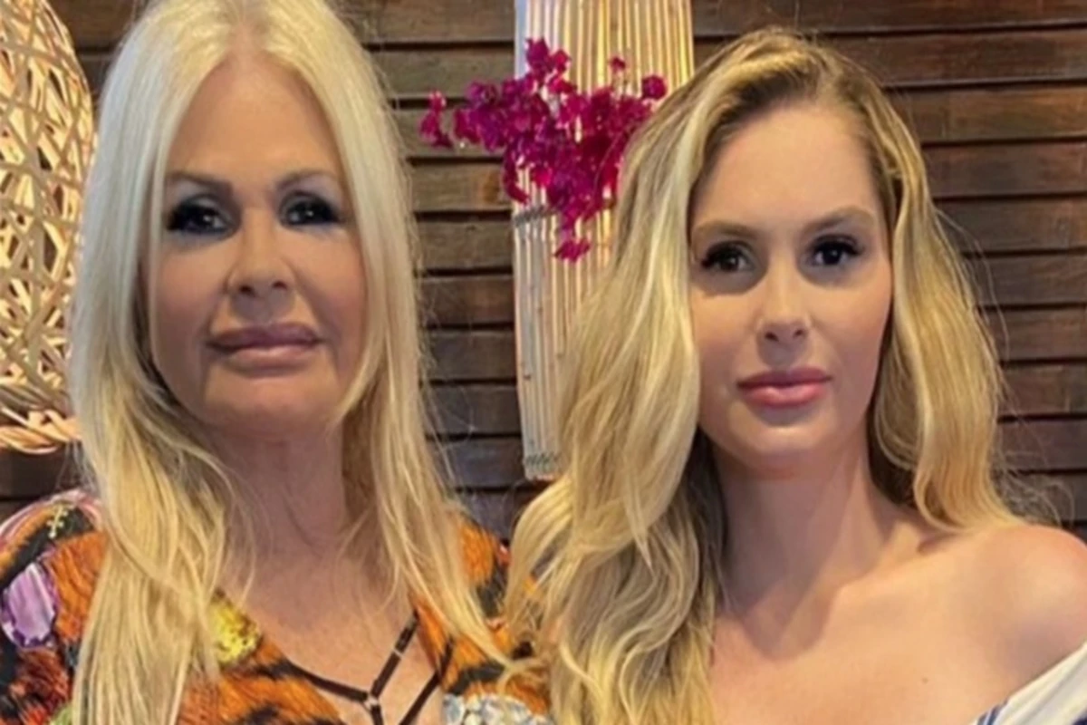 Monique Evans explica a razão do distanciamento com a filha, Bárbara Evans 31 Monique Evans explica a razao do distanciamento com a filha