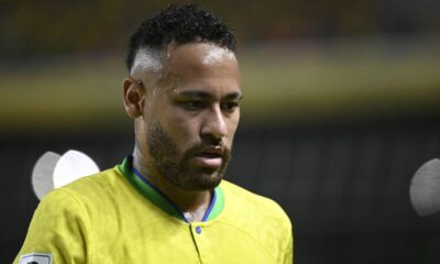 Neymar chega ao Brasil e esta prestes a assinar com