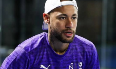 Neymar chega em Santos com Bruna Biancardi e Mavie