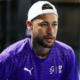 Neymar chega em Santos com Bruna Biancardi e Mavie