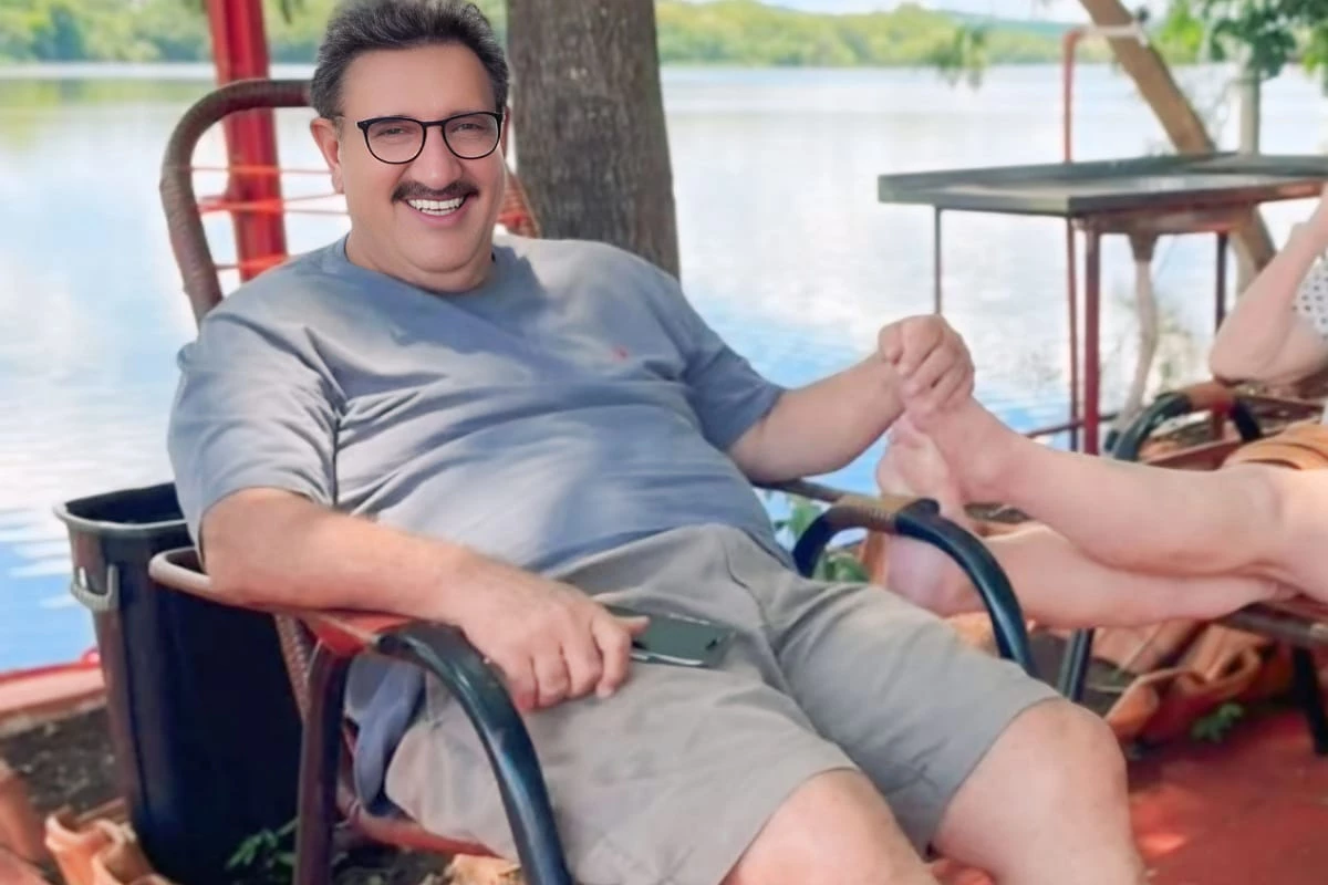 Ratinho surge em clique raro ao lado de sua amada e se declara: ‘Meu amor’ 33 Ratinho surge em clique raro ao lado de sua amada