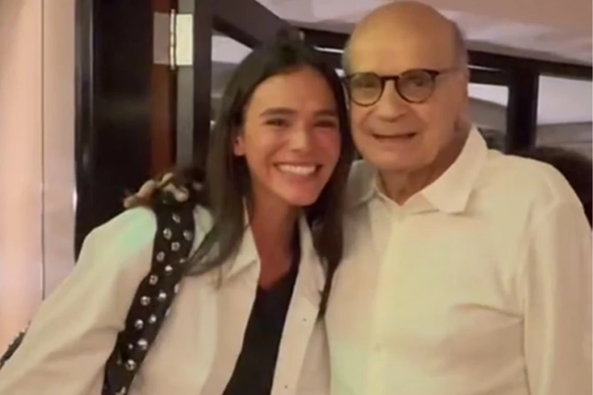 Vídeo mostra Bruna Marquezine tendo reação inesperada ao encontrar o médico Drauzio Varella 31 Video mostra Bruna Marquezine tendo reacao inesperada ao encontrar o