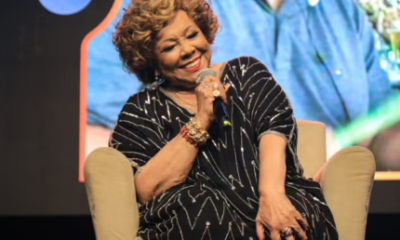 Alcione passa mal devido ao calor e show em Recife