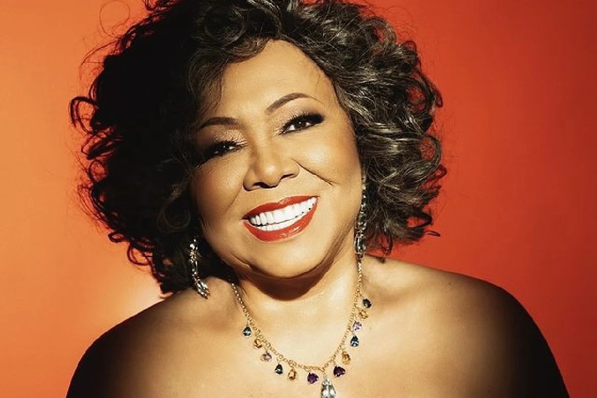 Alcione passa mal durante show e encerra apresentacao antecipadamente ‘Alguem