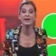 Apresentadora surta durante programa ao vivo grita com todos e
