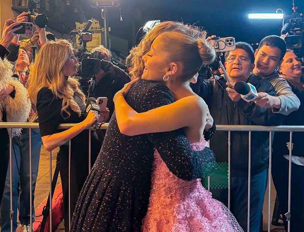 Ariana Grande e Fernanda Torres se emocionam no festival' 37 Ariana Grande e Fernanda Torres (foto Reprodução Redes Sociais)