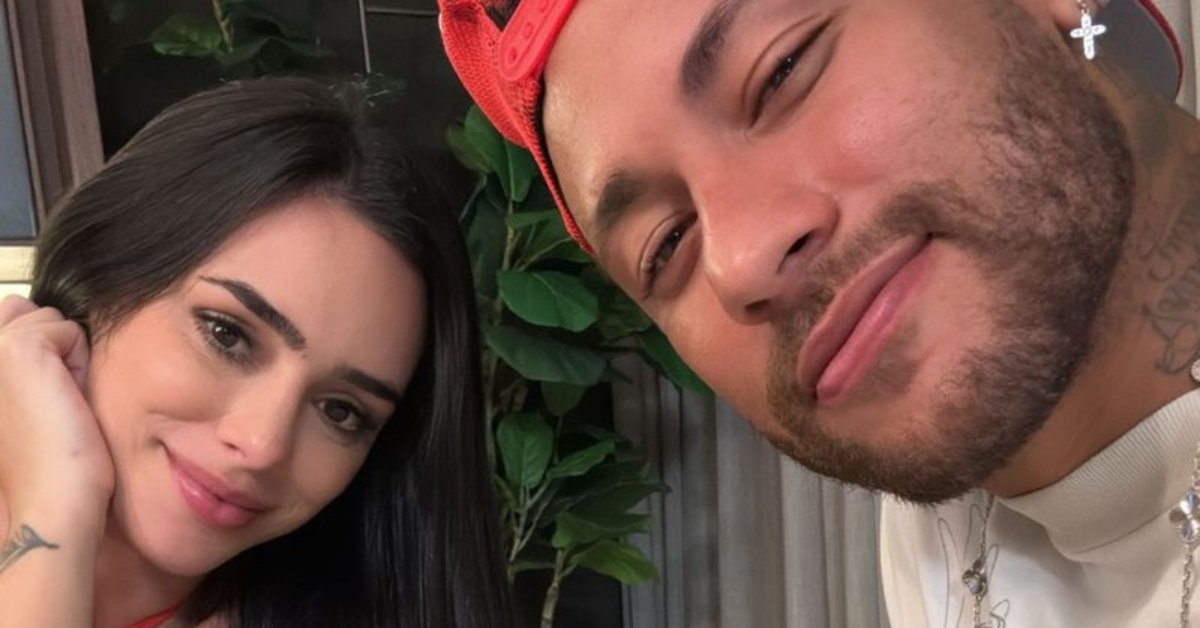 Bruna Biancardi posa ao lado de Neymar Jr em comemoração de mudança para nova mansão em Santos 31 Bruna Biancardi posa ao lado de Neymar Jr em comemoracao