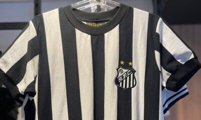 Camisa azul esta de volta Santos e Umbro dao data